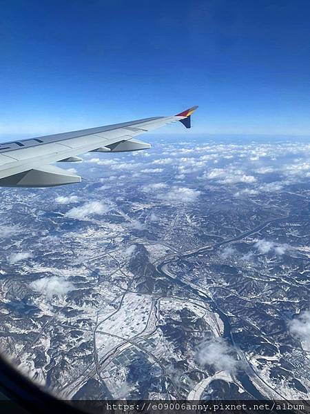 2025甜蜜CD家Day4-2從濟州機場搭韓亞航到首爾金浦機場，濟州機場午餐，在空中看銀白世界的雪景 (45).jpg