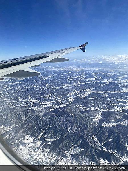 2025甜蜜CD家Day4-2從濟州機場搭韓亞航到首爾金浦機場，濟州機場午餐，在空中看銀白世界的雪景 (46).jpg
