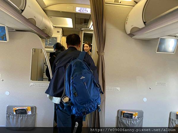 2025甜蜜CD家Day4-2從濟州機場搭韓亞航到首爾金浦機場，濟州機場午餐，在空中看銀白世界的雪景 (50).jpg