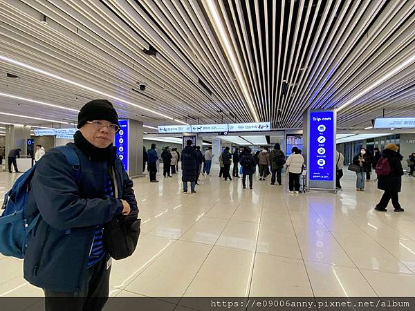 2025甜蜜CD家Day4-2從濟州機場搭韓亞航到首爾金浦機場，濟州機場午餐，在空中看銀白世界的雪景 (53).jpg