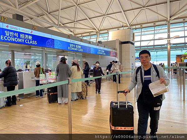 甜蜜CD家Day3-3搭地鐵到仁川機場，辦理退稅，進Matina機場貴賓室 (18).jpg