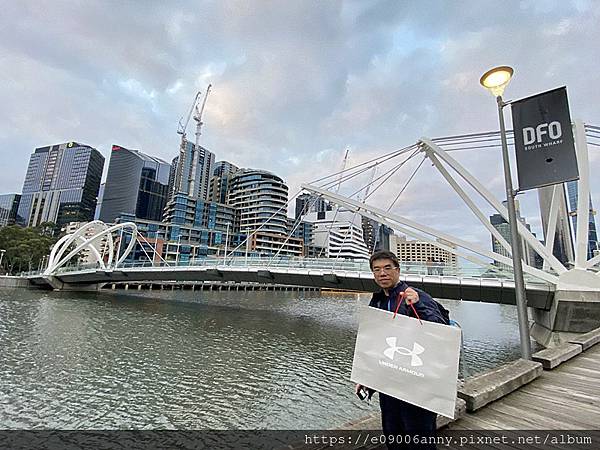 甜蜜CD家澳洲10日遊DAY8-3經過雅拉河畔的公園綠地，走回南十字星火車11407 (8).jpg