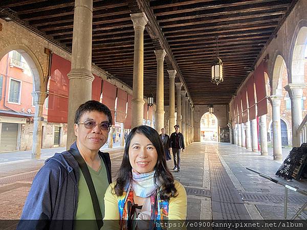 甜蜜CD家巴爾幹半島義大利Day17-2我們在威尼斯穿過大街小巷，走到魚市場 (9).jpg