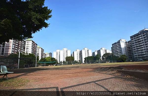 107.2.25高市府捷運局將於5月18日招標輕軌捷運統一夢時代C6站區3860坪商五土地設定地上權案,底價達14.9億元,單坪底價僅38.6萬元,具備交通與商圈成熟優勢.jpg 107.2.25高市府捷運局將於5月18日招標輕軌捷運統一夢時代C6站區3860坪商五土地設定地上權案,底價達14.9億元,單坪底價僅38.6萬元,具備交通與商圈成熟優勢.jpg