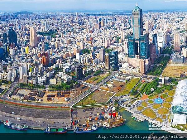 107.10.3高雄亞洲新灣區60期重劃區的「廣停用地」(白色框線範圍),將變更為多功能使用,與圖片南邊的21號碼頭,共同開發成為「濱灣複合商場」.jpg 107.10.3高雄亞洲新灣區60期重劃區的「廣停用地」(白色框線範圍),將變更為多功能使用,與圖片南邊的21號碼頭,共同開發成為「濱灣複合商場」.jpg