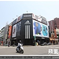 108.5.13新崛江商圈文橫二路知名體育用品店，屋主開價3.98億待售.jpg