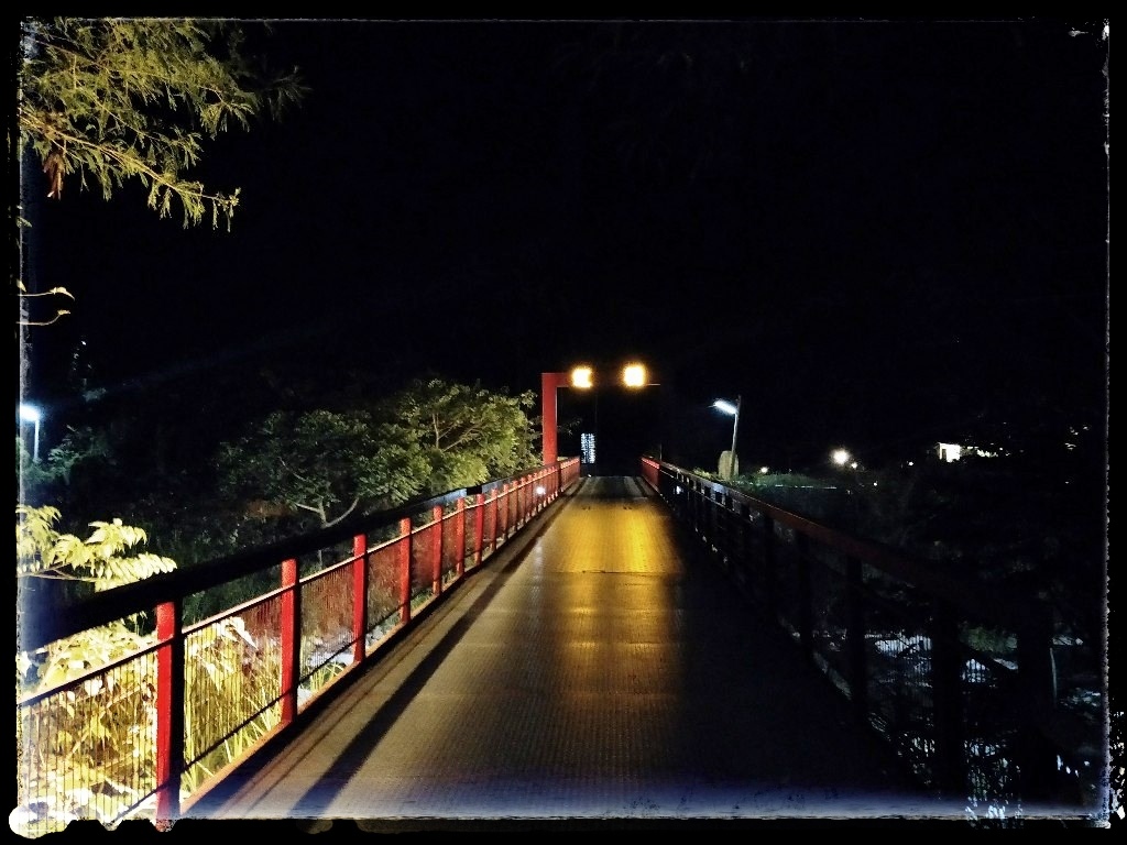 003-1夜晚的虹橋-1024x768_edited
