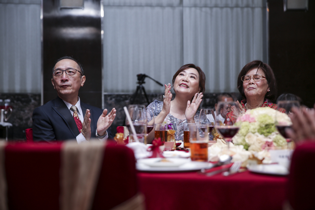 Q-(小圖)-爸爸上台獻唱祝福-7.JPG Q-(小圖)-爸爸上台獻唱祝福-7.JPG