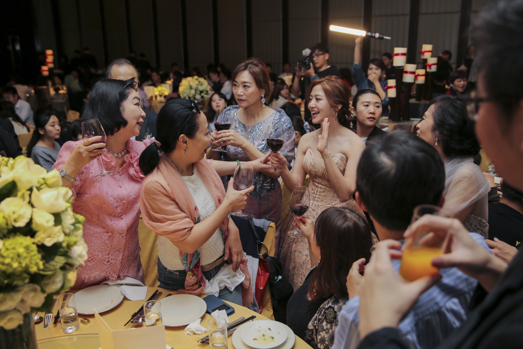 V-(小圖)-逐桌敬酒-19.JPG V-(小圖)-逐桌敬酒-19.JPG