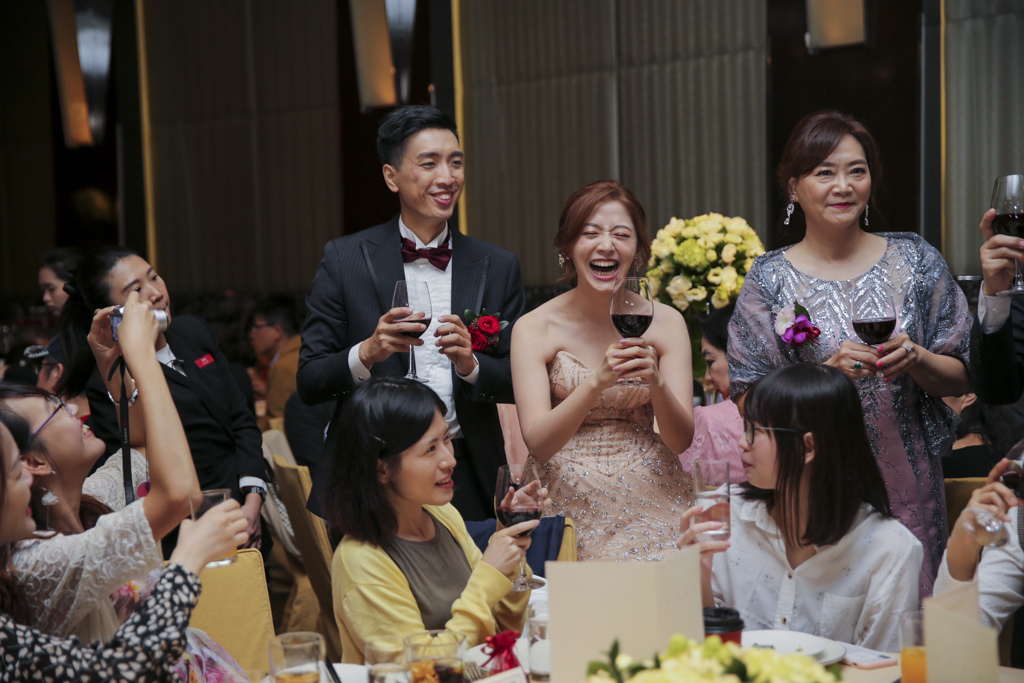 V-(小圖)-逐桌敬酒-25.JPG V-(小圖)-逐桌敬酒-25.JPG