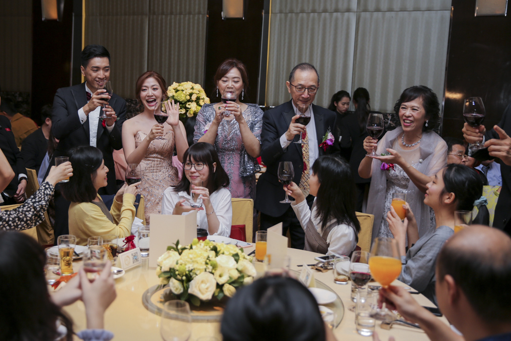 V-(小圖)-逐桌敬酒-23.JPG V-(小圖)-逐桌敬酒-23.JPG