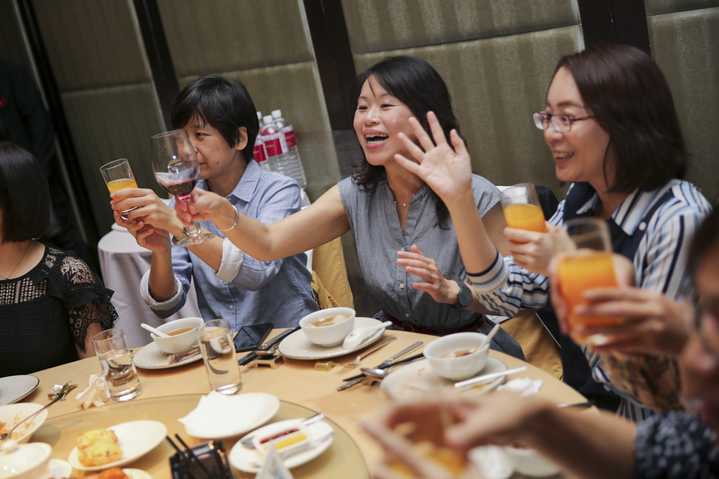 V-(小圖)-逐桌敬酒-51.JPG V-(小圖)-逐桌敬酒-51.JPG