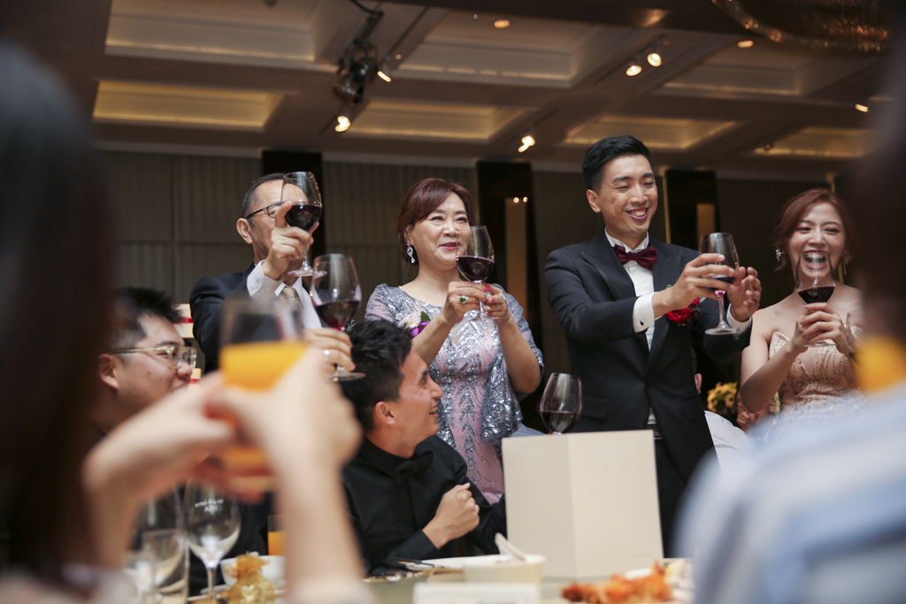 V-(小圖)-逐桌敬酒-53.JPG V-(小圖)-逐桌敬酒-53.JPG