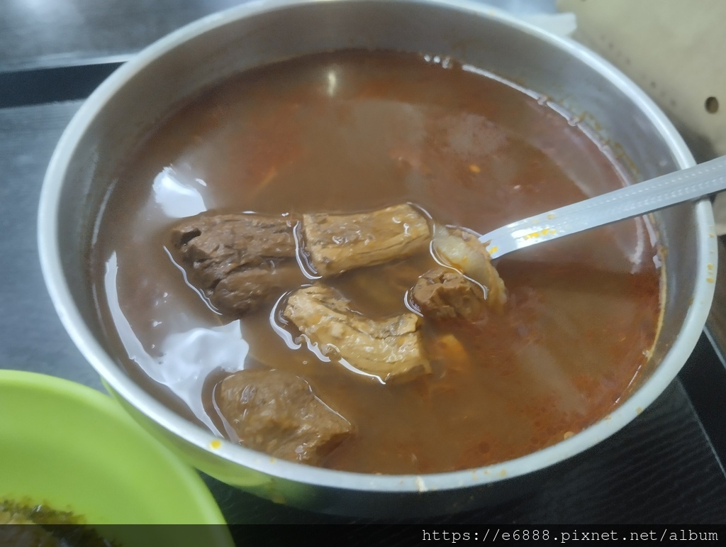 外食。素食紅油抄手