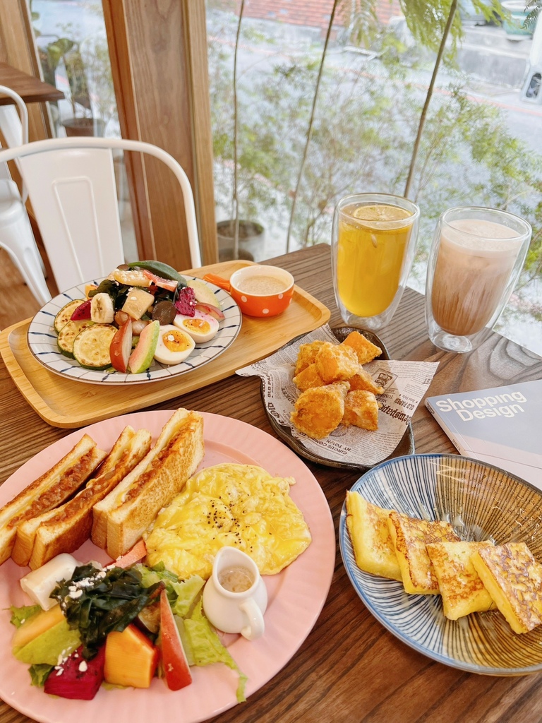 ♡ ིྀ ║．森林系人氣早午餐推薦｜台中火車站巷弄美食｜阿飛