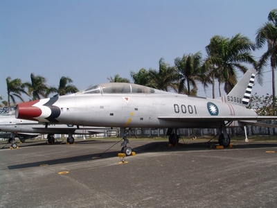 F-100F 超級軍刀式戰鬥教練機 Super Sabre