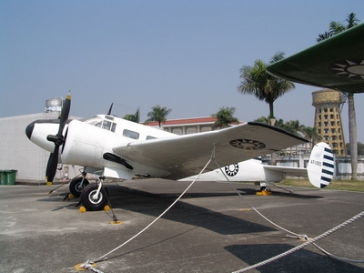 AT-11  戰鬥教練機