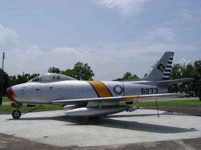 F-86F 軍刀式戰鬥轟炸機