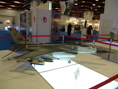 F-16 戰隼式戰鬥機 Fighting Falcon F-16 戰隼式戰鬥機 Fighting Falcon