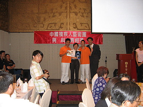 中國殘疾人藝術團與科林重逢in圓山 (20)