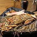 先來看看「海」的這邊。「武田鍋」的海鮮類包括龍蝦1隻、草蝦4尾、白蝦8尾、鮮蚵100克、鯛魚100克、蛤蠣150克。.JPG