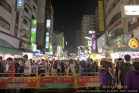 今晚住宿在美麗島站附近，就近去參觀一下從沒去過的六合夜市