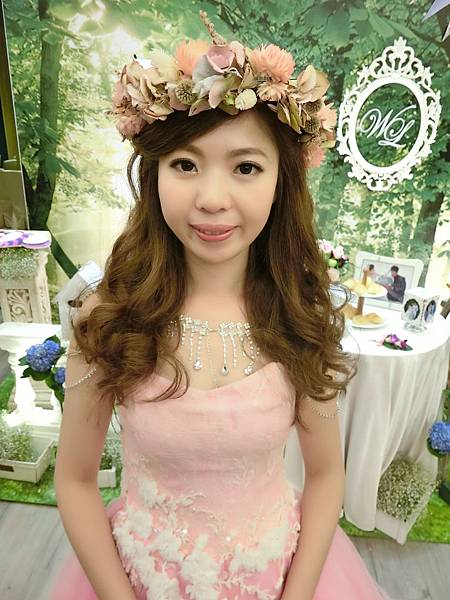 新娘造型-浪漫花圈3.jpg 新娘造型-浪漫花圈3.jpg