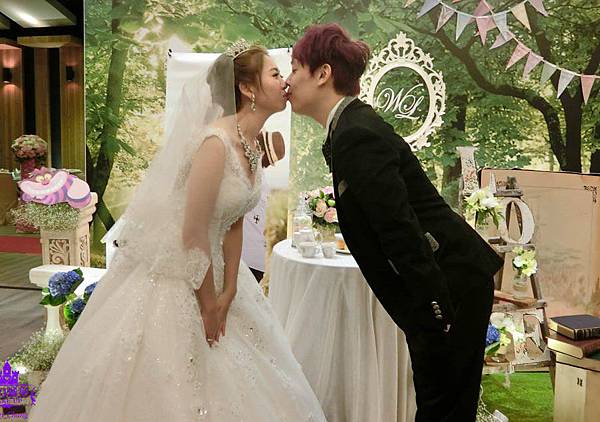 結婚親嘴.jpg 結婚親嘴.jpg