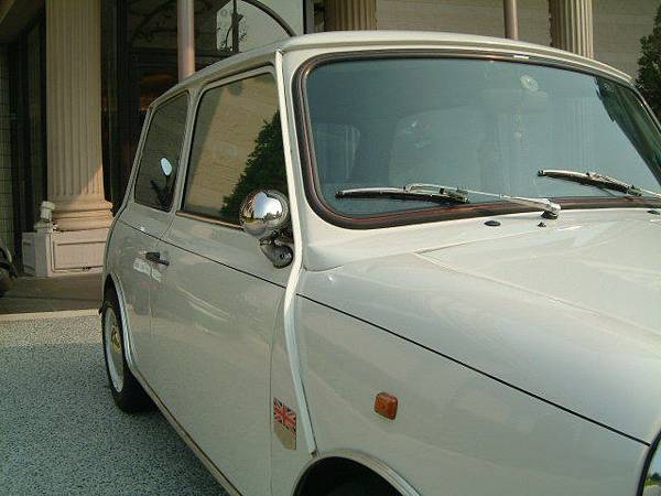 【易特商務網 】1990年MiNi AUSTIN(白色)(廣告拍片古董車出租)