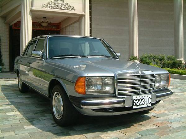 【易特商務網】1982年賓士BENZ W123  金龜車古董車出租