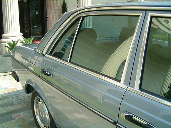 【易特商務網】1982年賓士BENZ W123  金龜車古董車出租