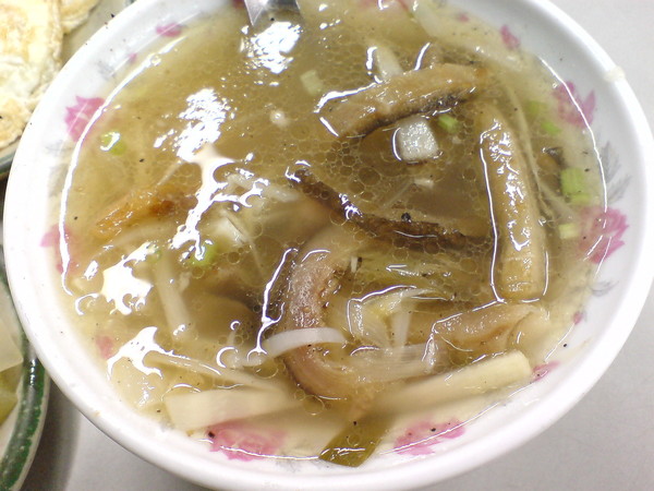 台中 第二市场 的鱼皮汤/ 老赖 红茶