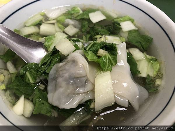 西門町捷運必吃★萬國萍姊酸菜麵、手工酸菜＠Clare