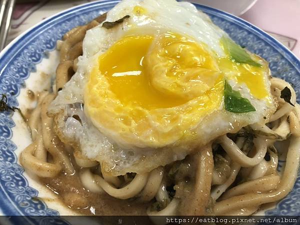 西門町捷運必吃★萬國萍姊酸菜麵、手工酸菜＠Clare