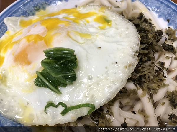 西門町捷運必吃★萬國萍姊酸菜麵、手工酸菜＠Clare