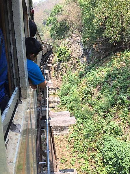 北碧景點推薦愛侶灣七層瀑布&死亡鐵路兩天一夜Erawan Waterfall&Death Railway