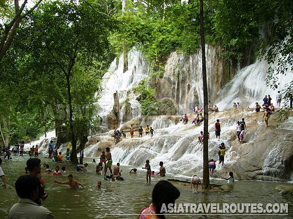 sai-yok-noi-waterfall-1