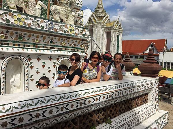 【曼谷鄭王廟Wat Arun】營業時間,交通門票,餐廳美食,行程介紹推薦