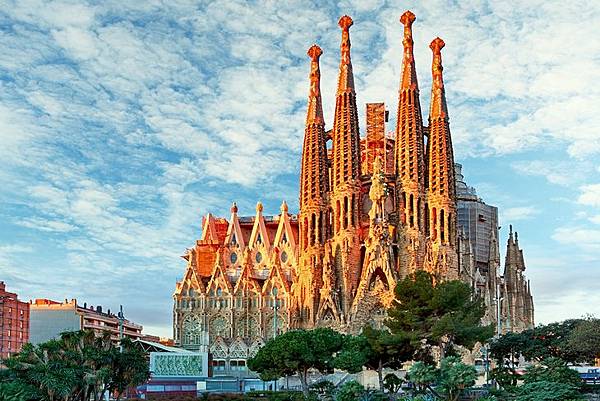 spain-barcelona-top-attractions-basilica-sagrada-familia