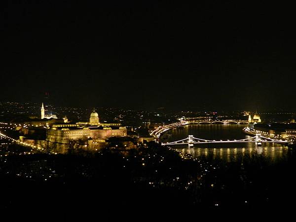 最後上了蓋特勒丘陵欣賞美麗的夜景~