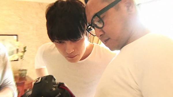 JYJ In hawaii TR 0622.mp4_snapshot_00.30_[2012.07.01_08.43.01]