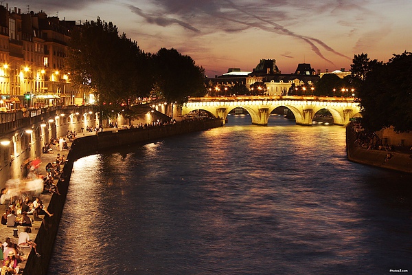 seine_river_in_paris_at_night-other.jpg