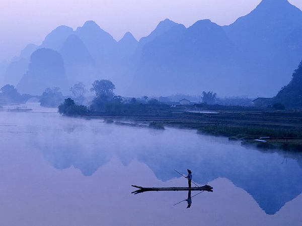 Li River at Dawn Guilin Yangshou China.jpg