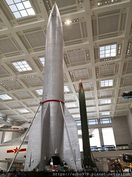 IMG_20200901_104411 中國造東風二號地地導彈（左）+中國造東風一號地地導彈（右）.jpg