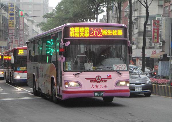 å°åŒ—å…¬è»Š212 257 262è·¯ å¤§æœ‰ å¤§éƒ½æœƒ å°åœ°é¼ çš„å…¬è»Šç«è»Šç«™ ç—žå®¢é‚¦