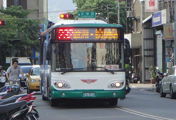 台北公車232 221 261 225路 三重 小地鼠的公車火車站 痞客邦
