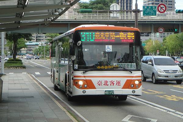 台北公車302、310、紅25、536的區間車