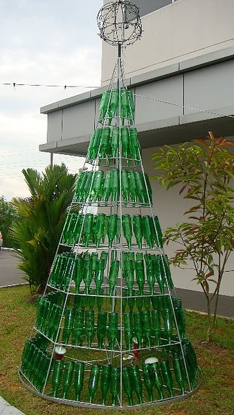 Recycled bottle Christmas Tree.JPG