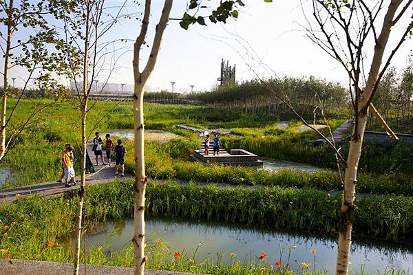 turenscape-Qunli-Stormwater-Wetland-Park-Harbin-China-8.jpg