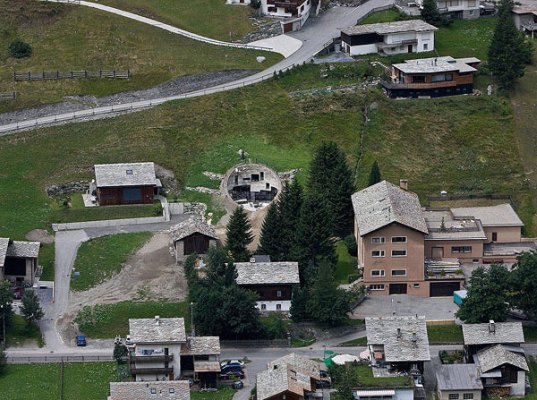 underground-home-vals-switzerland-mountain-house-16.jpg